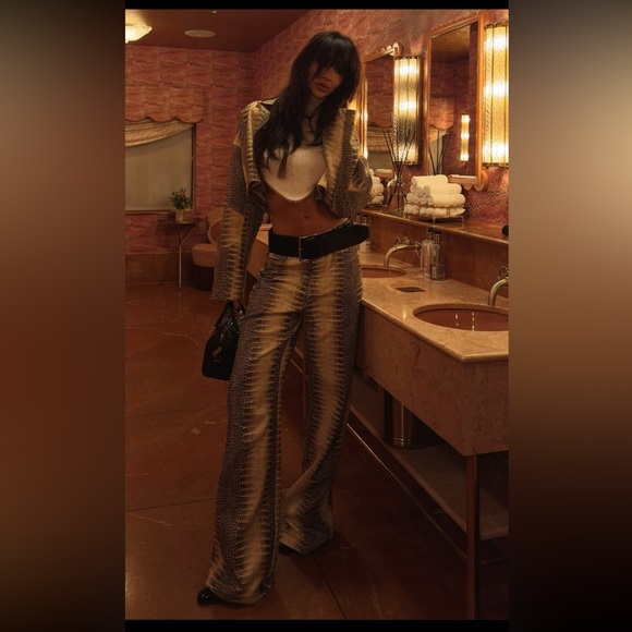 PLT Tall Cream Snake Print High Waist Wide Leg Jeans - Picture 2 of 6